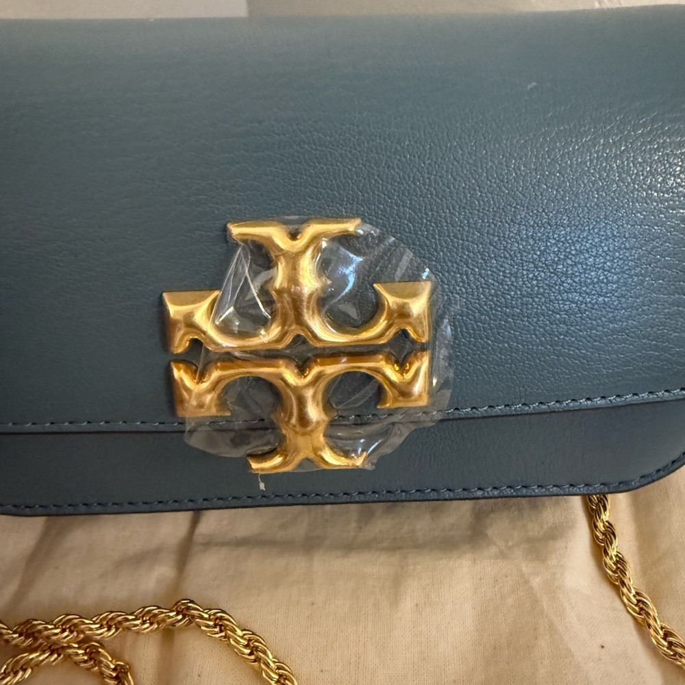 Tory Burch Eleanor Textured Phone Crossbody Wallet - Picture 5 of 9